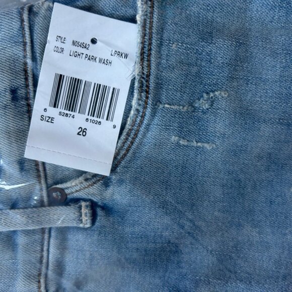 edyson Delon High Rise Short in Light Park Wash NWT - Picture 10 of 10